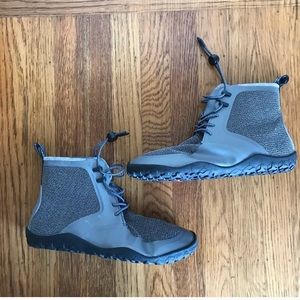 (682) Vivobarefoot Saami Grey Lite